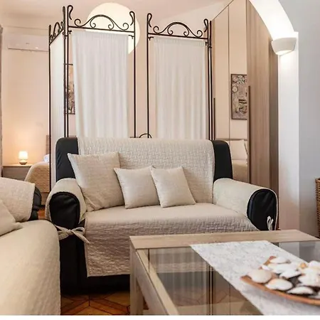 Homestay Casa De Lidzia2 *